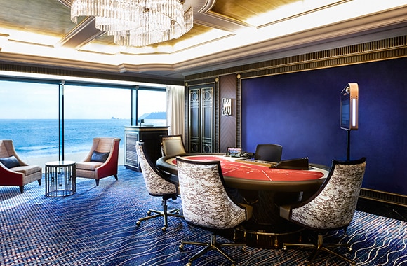 Front view (stairs to the gate of the second floor)